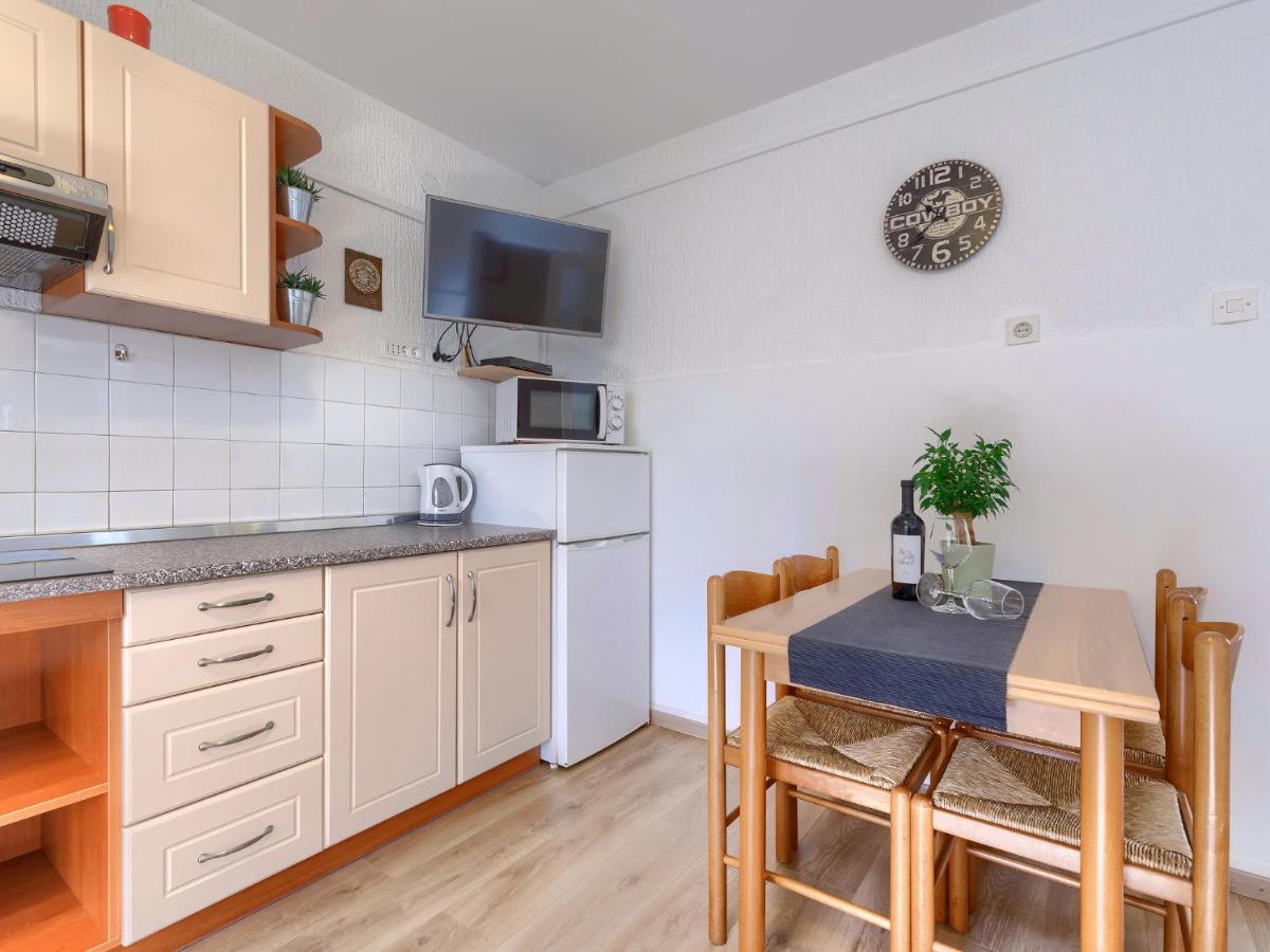 Apartment Zrinka-2 By Interhome Пореч Екстериор снимка